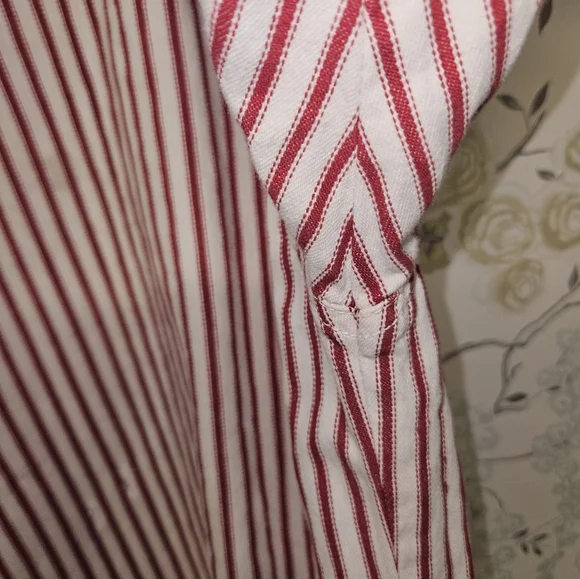 Levi's Red & White Striped Long-Sleeve Button-Down Shirt